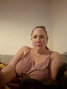 Snapshot of Wisie_Cutie chatting on 01.28.25 Wisie Cutie online show from 01.28.25