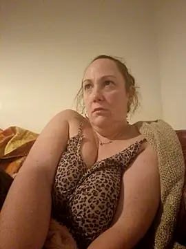 Snapshot of Wisie_Cutie chatting on 02.05.25 Wisie Cutie online show from 02.05.25