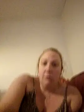 Snapshot of Wisie_Cutie chatting on 02.06.25 Wisie Cutie online show from 02.06.25