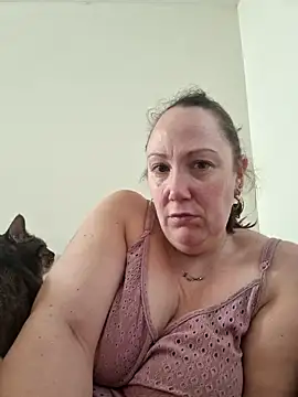 Snapshot of Wisie_Cutie chatting on 02.15.25 Wisie Cutie online show from 02.15.25