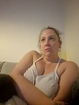 Snapshot of Wisie_Cutie chatting on 02.25.25 Wisie Cutie online show from 02.25.25