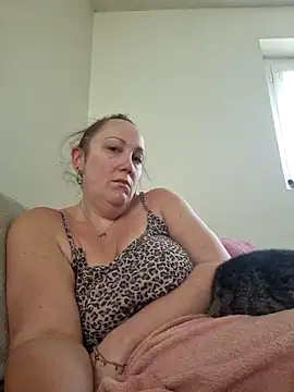 Snapshot of Wisie_Cutie chatting on 03.13.25 Wisie Cutie online show from 03.13.25