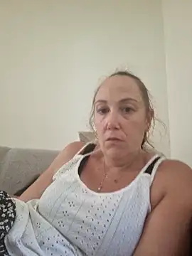 Snapshot of Wisie_Cutie chatting on 09.19.25 Wisie Cutie online show from 09.19.25