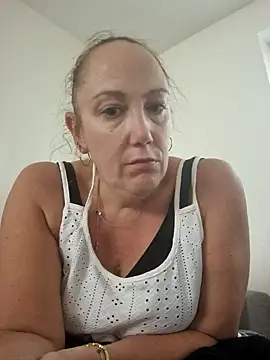 Snapshot of Wisie_Cutie chatting on 09.29.25 Wisie Cutie online show from 09.29.25