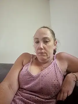 Snapshot of Wisie_Cutie chatting on 09.30.25 Wisie Cutie online show from 09.30.25