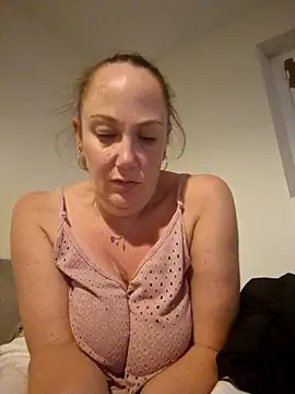 Snapshot of Wisie_Cutie chatting on 10.17.25 Wisie Cutie online show from 10.17.25