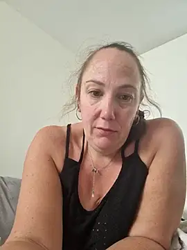 Snapshot of Wisie_Cutie chatting on 10.18.25 Wisie Cutie online show from 10.18.25