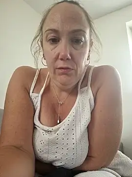 Snapshot of Wisie_Cutie chatting on 10.19.25 Wisie Cutie online show from 10.19.25