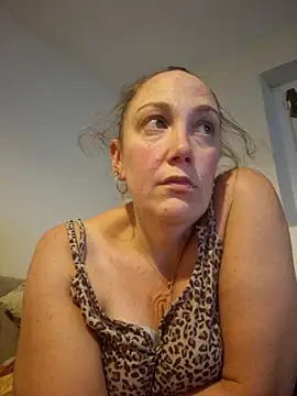 Snapshot of Wisie_Cutie chatting on 11.04.25 Wisie Cutie online show from 11.04.25