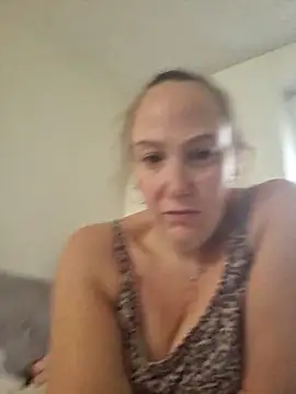 Snapshot of Wisie_Cutie chatting on 11.15.25 Wisie Cutie online show from 11.15.25