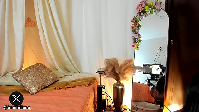 Snapshot of soyemi chatting on 10.01.25 soyemi online show from 10.01.25