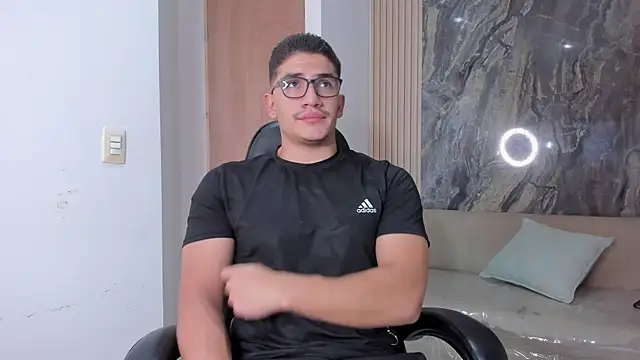 Snapshot of JeffDaltton chatting on 10.04.25 JeffDaltton online show from 10.04.25