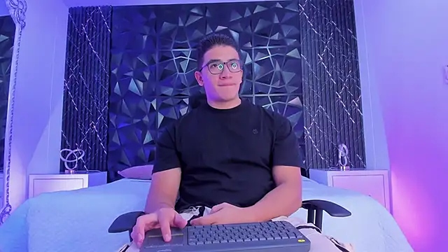 Snapshot of JeffDaltton chatting on 10.27.25 JeffDaltton online show from 10.27.25