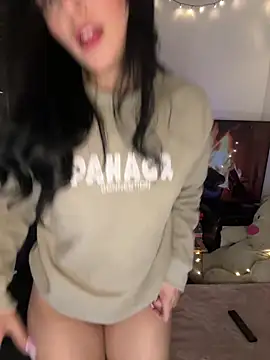 Snapshot of salome_polaniiee chatting on 02.04.25 salome polaniiee online show from 02.04.25