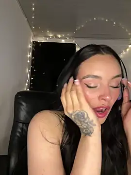 Snapshot of salome_polaniiee chatting on 02.12.25 salome polaniiee online show from 02.12.25