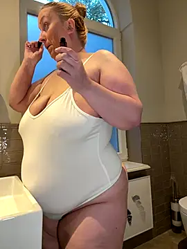 BBW Nora online show from 11.08.25