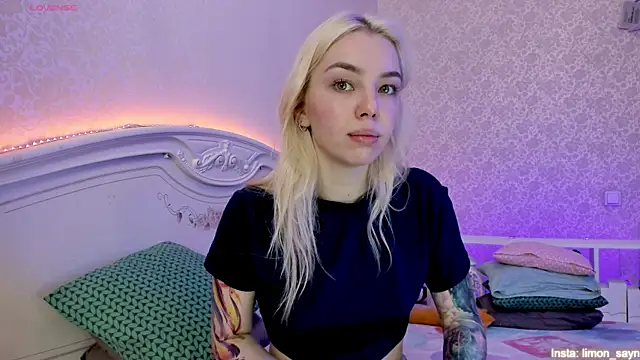 LillyMoure  online show from 12.05.24