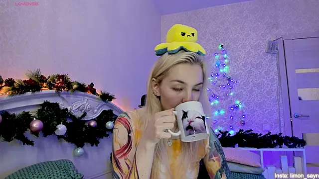 LillyMoure  online show from 12.23.24