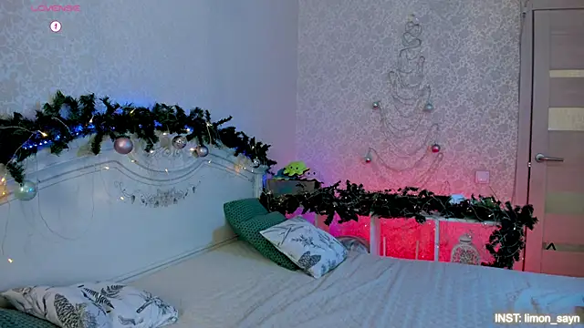 LillyMoure  online show from 01.06.26