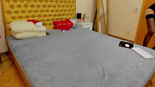 Snapshot of VeraWatts chatting on 12.28.24 VeraWatts online show from 12.28.24