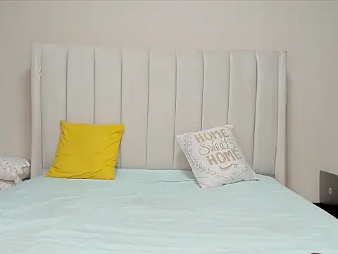 Snapshot of _heavenlysent chatting on 10.28.25 heavenlysent online show from 10.28.25