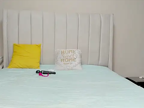 Snapshot of _heavenlysent chatting on 10.28.25 heavenlysent online show from 10.28.25