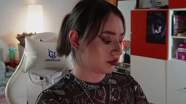 Snapshot of Fiona-Love chatting on 09.24.25 Fiona-Love online show from 09.24.25