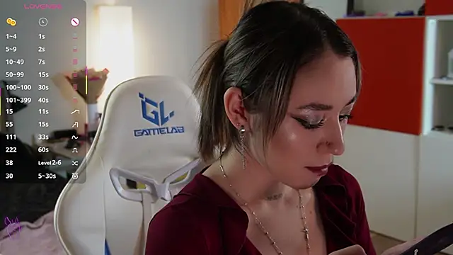 Snapshot of Fiona-Love chatting on 10.01.25 Fiona-Love online show from 10.01.25