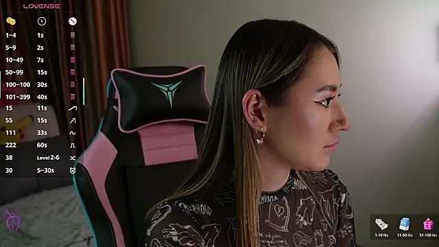 Snapshot of Fiona-Love chatting on 10.21.25 Fiona-Love online show from 10.21.25