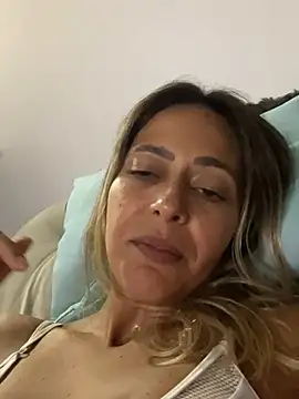 Snapshot of Gipoltergeist chatting on 03.12.25 Gipoltergeist online show from 03.12.25