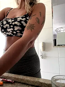 Snapshot of Gipoltergeist chatting on 11.05.25 Gipoltergeist online show from 11.05.25