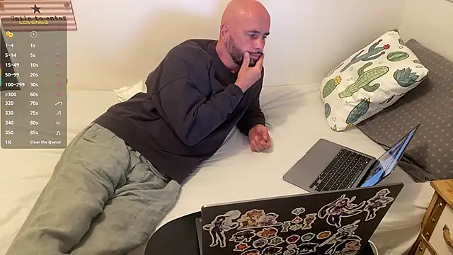 Snapshot of tim_beard chatting on 09.28.25 tim beard online show from 09.28.25