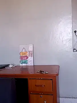 Prettybecs online show from 12.31.24