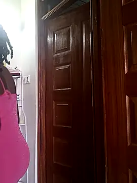 Prettybecs online show from 03.04.25