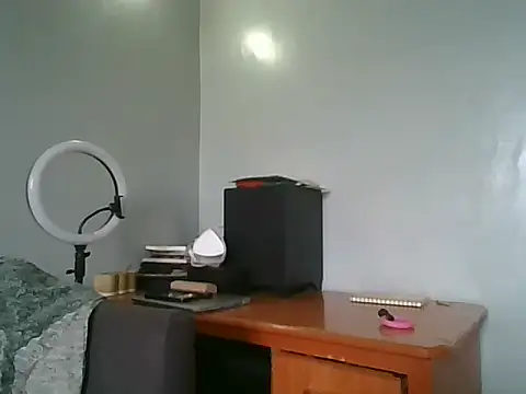 Snapshot of Prettybecs chatting on 10.06.25 Prettybecs online show from 10.06.25