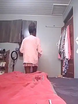 Snapshot of Prettybecs chatting on 12.15.25 Prettybecs online show from 12.15.25