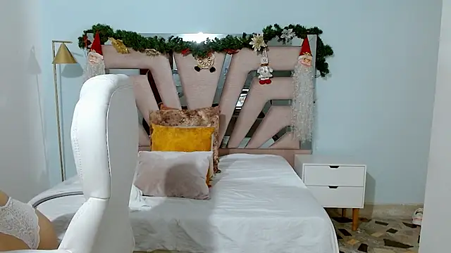 Snapshot of sophia_hadid chatting on 12.18.24 sophia hadid online show from 12.18.24