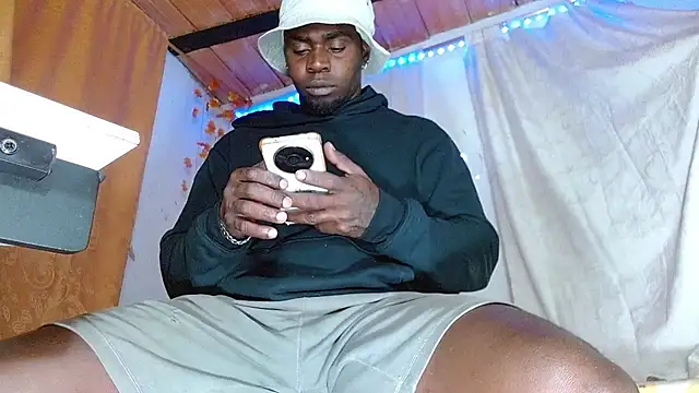 Snapshot of angel_bonbom chatting on 11.15.25 angel bonbom online show from 11.15.25