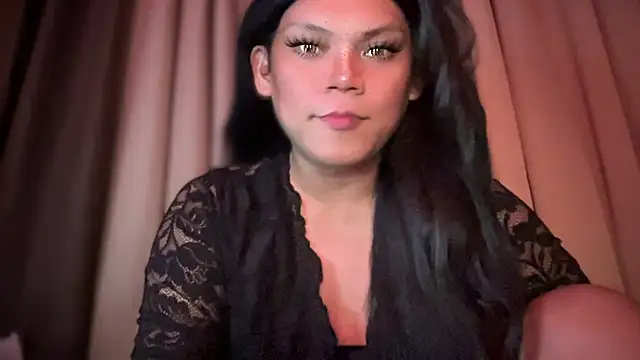 Snapshot of one_great_devine chatting on 10.10.25 one great devine online show from 10.10.25