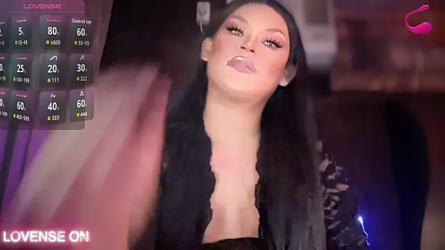 Snapshot of one_great_devine chatting on 10.27.25 one great devine online show from 10.27.25