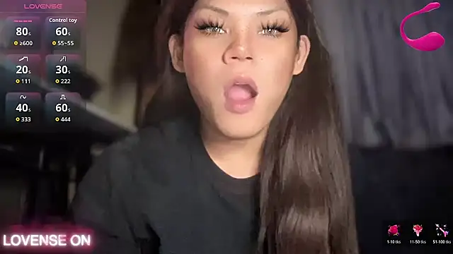 Snapshot of one_great_devine chatting on 11.08.25 one great devine online show from 11.08.25