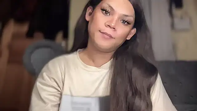 Snapshot of one_great_devine chatting on 11.10.25 one great devine online show from 11.10.25