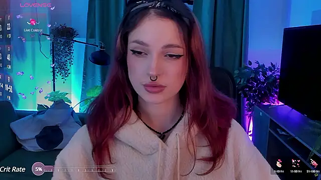 Snapshot of BratzieDarsie chatting on 12.02.24 BratzieDarsie online show from 12.02.24