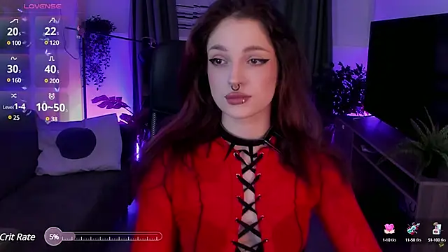 Snapshot of BratzieDarsie chatting on 12.13.24 BratzieDarsie online show from 12.13.24