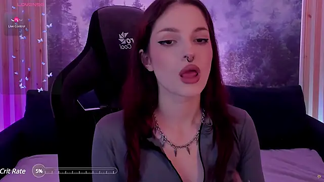 Snapshot of BratzieDarsie chatting on 12.14.24 BratzieDarsie online show from 12.14.24