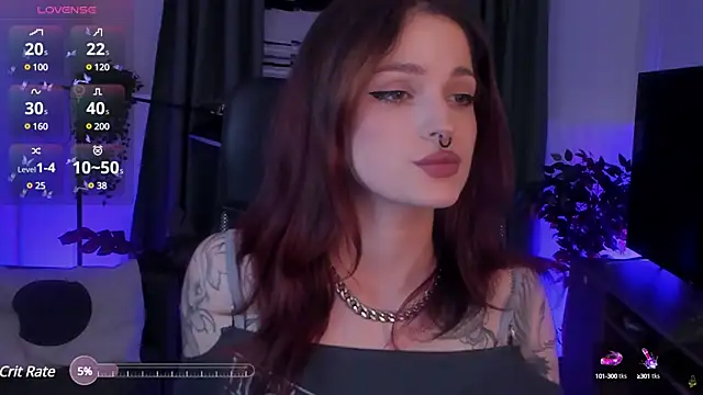 Snapshot of BratzieDarsie chatting on 12.18.24 BratzieDarsie online show from 12.18.24