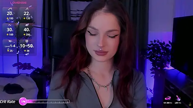 Snapshot of BratzieDarsie chatting on 12.20.24 BratzieDarsie online show from 12.20.24