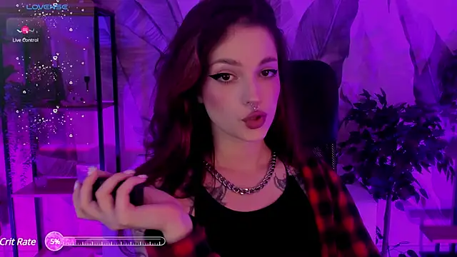 Snapshot of BratzieDarsie chatting on 12.28.24 BratzieDarsie online show from 12.28.24