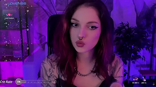 Snapshot of BratzieDarsie chatting on 01.06.25 BratzieDarsie online show from 01.06.25