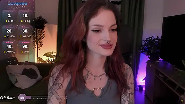 Snapshot of BratzieDarsie chatting on 01.10.25 BratzieDarsie online show from 01.10.25